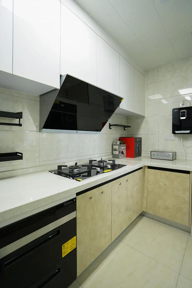 三室兩廳現(xiàn)代簡(jiǎn)約風(fēng)，功能性極強(qiáng)，清淡雅致的溫馨之家